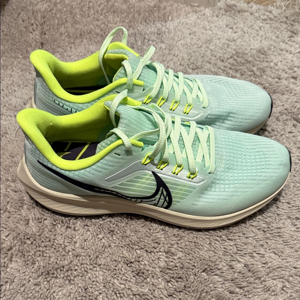 Nike Air Zoom Men’s Light Green and Neon Yellow Athletic Shoes